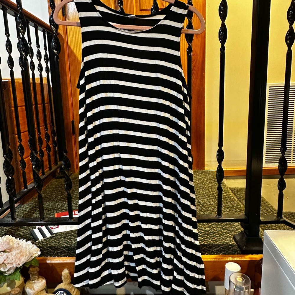 Old Navy Casual Tank Top Dress - Black and White